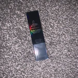 Dm BeautyTwin flames liquid shadow